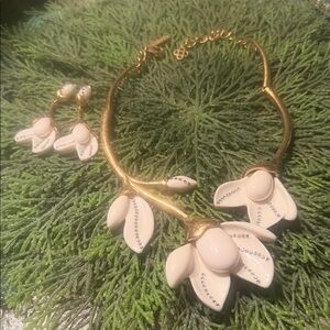Oscar de la renta necklace set